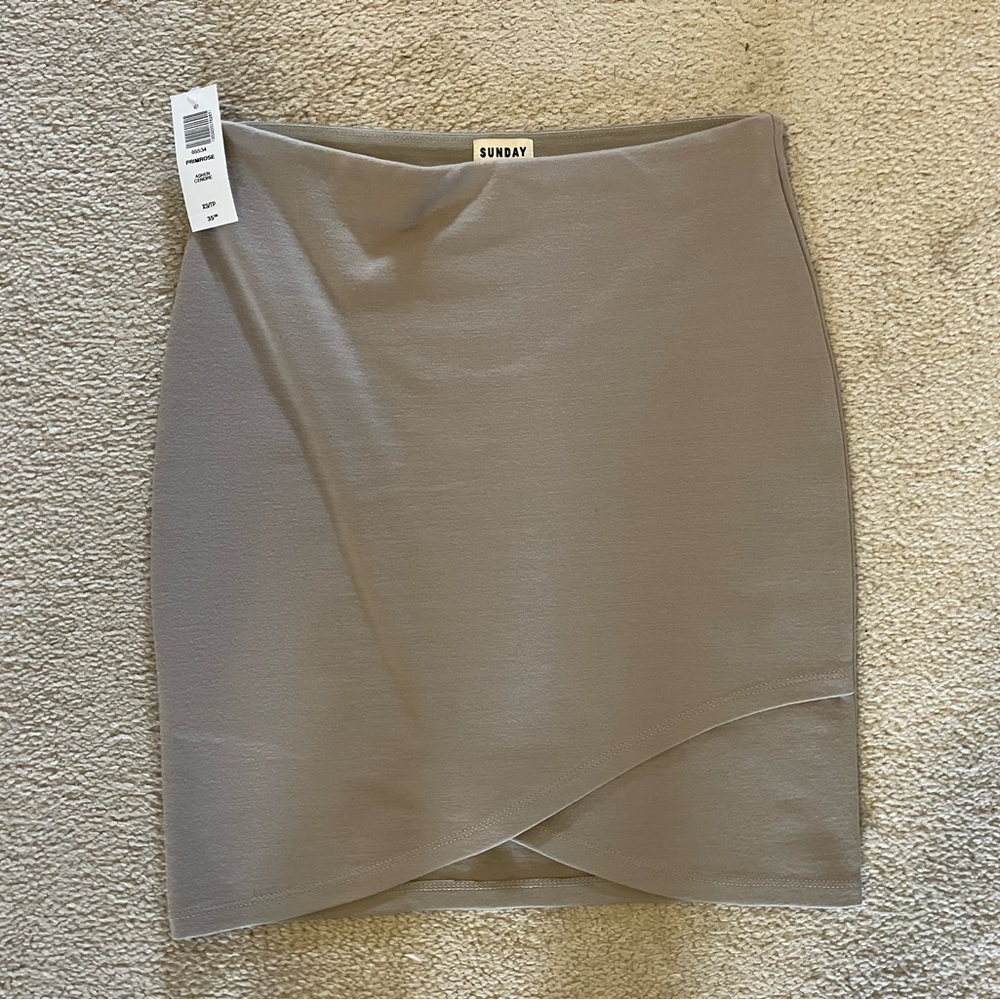 NWT beige skirt, xs.